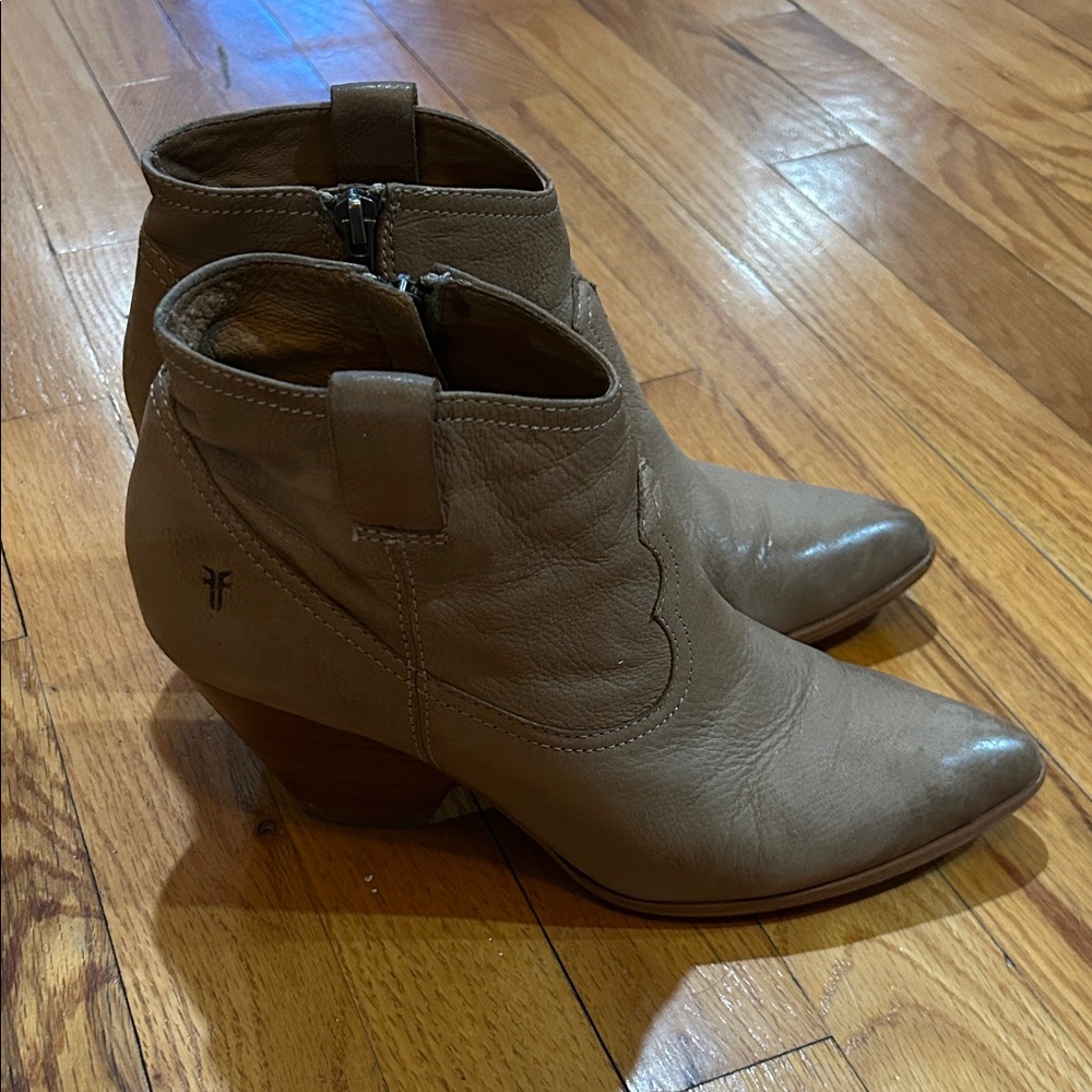 Frye Women's Ash Color Leather Ankle Booties - Size 8.5